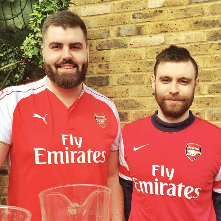 Þarna eru þeir bræður, Sævar (til hægri) og Egill, á Gunnerspub á leiðinni á leik hjá Tottenham og Arsenal.  MYND AÐSEND