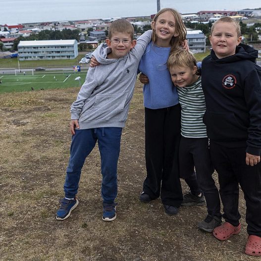 Nokkrir eldhressir keppendur í tröppuhlaup komnir upp á Nafir. MYND: UMFÍ