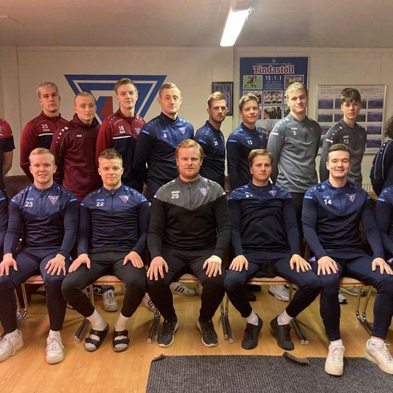 Sextán Stólar ásamt Donna þjálfara. MYND: TINDASTÓLL.IS