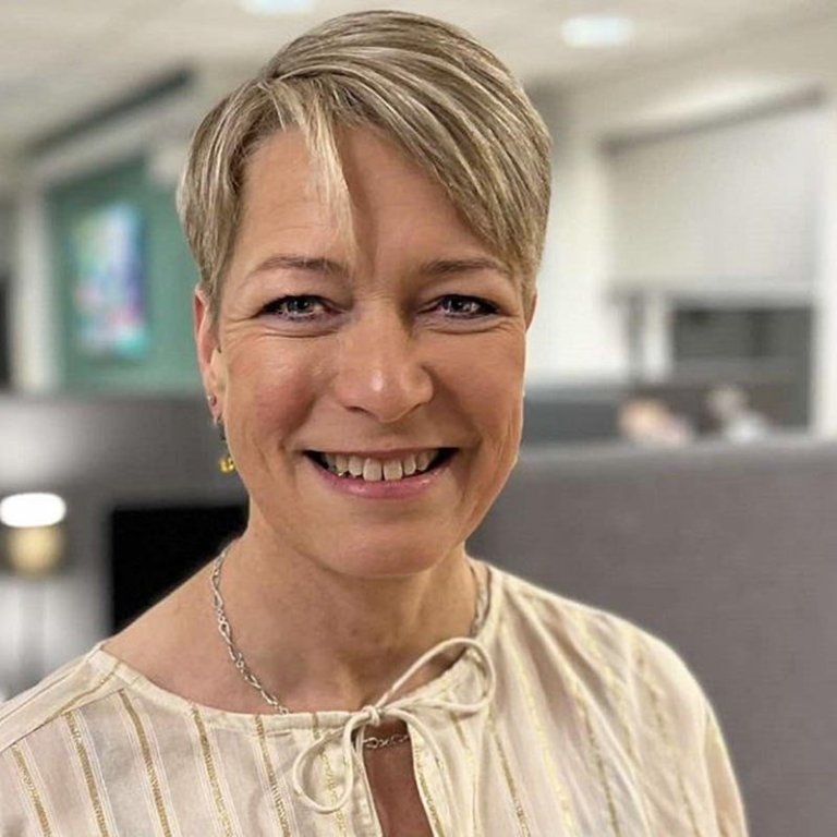 Sigga Júlla er dóttir Önnu Árnínu og Brynleifs á Steinhólum í Hjaltadal, áður Dalsmynni, og er því systir Sigurlaugar, Guðrúnar og Árna. MYND AF VEF ÍSAFJARÐAR