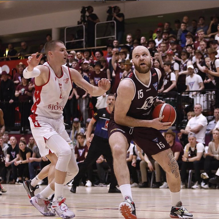 Sigurður Gunnar á fullri ferð í oddaleiknum gegn Val á Hlíðarenda. MYND: ANDRI / DAVÍÐ MÁR