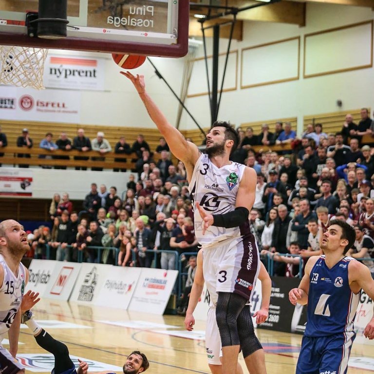 Zoran Vrkic gerir sigurkörfu leiksins. MYND: HJALTI ÁRNA