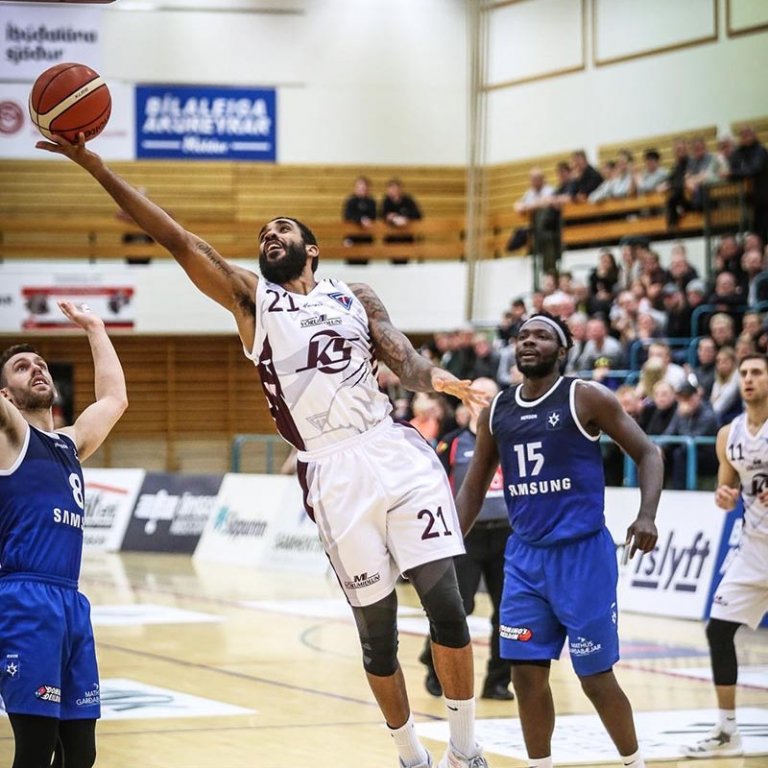 Simmons var með 35 stig í kvöld og 30 framlagspunkta. MYND: HJALTI ÁRNA