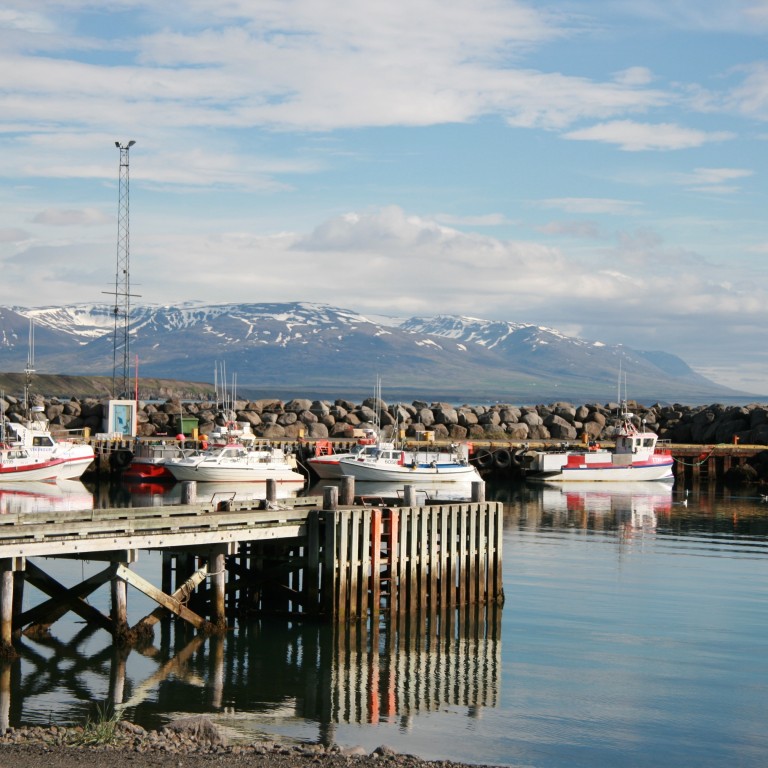 Leita að líki í sjónum við Hofsós
