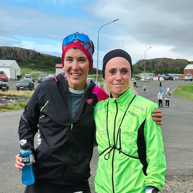 Helga Fabian sigurvegari í utanvegahlaupi kvenna og Fríða Rún. AÐSEND MYND