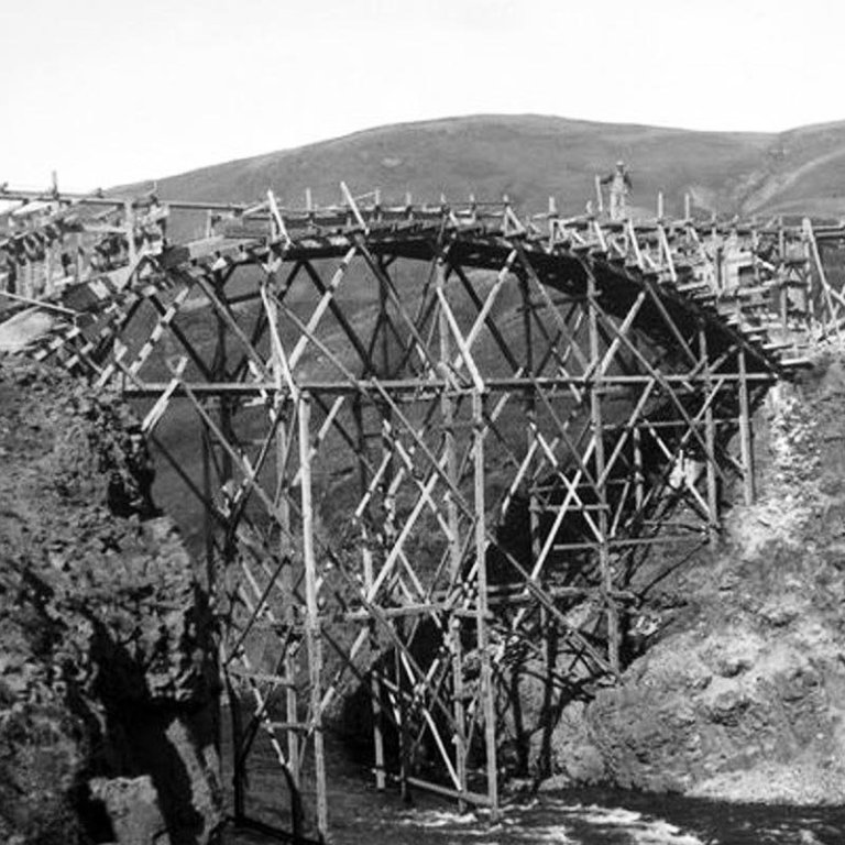 Fyrsta brúin yfir Laxá í Refasveit var byggð á árunum 1924-1927, MYND: SKAGASTRÖND SAFN