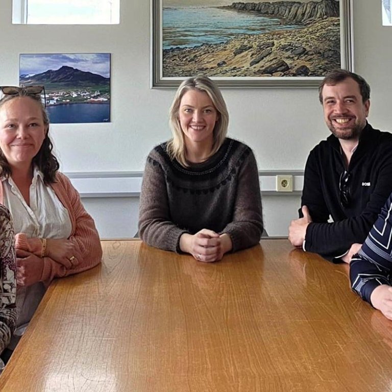 Ný sveitarstjórn Skagastrandar. Frá vinstri: Vigdís Elva, Ástrós (sem sat fundinn í fjarveru Ragnars), Ragnheiður Erla oddviti, Davíð Birkir og Eydís Inga varaoddviti. MYND AF SKAGASTRÖND.IS