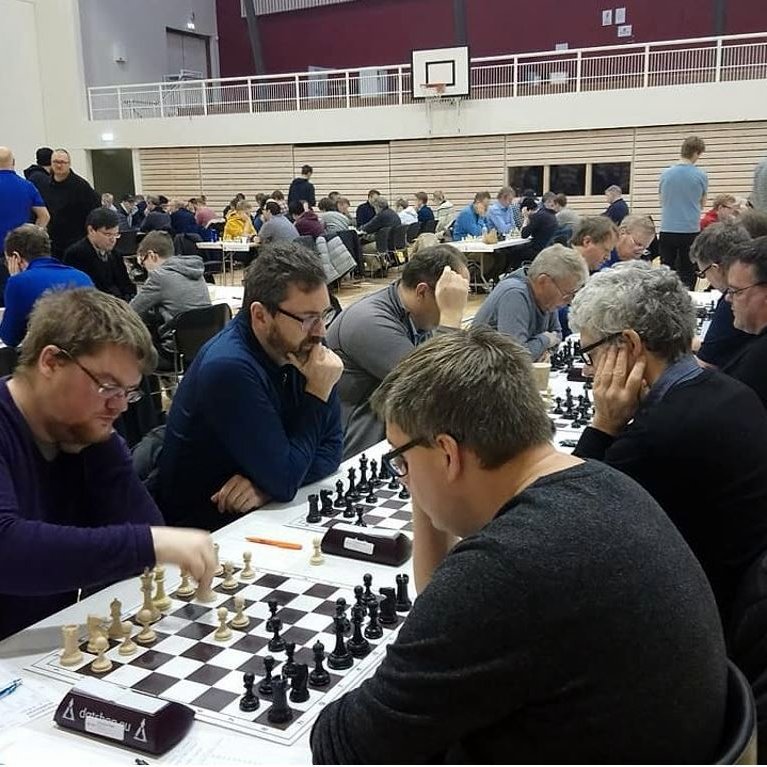 Við upphaf 4. umferðar. Talið frá vinstri, Árni Þór Þorsteinsson, Þór Hjaltalín, Unnar Ingvarsson, Pálmi Sighvats, Birgir Örn Steingrímsson og Jón Arnljótsson. Mynd: Einar Örn Hreinsson.