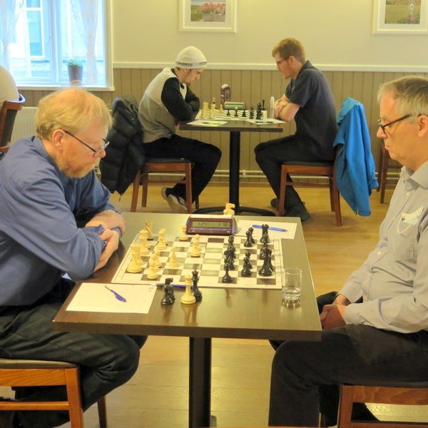 Jón Arnljótsson t.v. og Jón Magnússon. Í bakgrunni Arnar Smári Signýjarson og Þórleifur Karlsson. Myndir og texti: Hörður Ingimarsson.