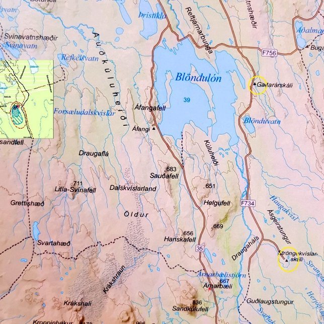 Innskotsmyndin er úr greinargerð verkefnis við Gedduhöfða á Grímstunguheiði og sýnir svæðið sem áætlað er að reisa gangnamannaskála. Gulu hringirnir umlykja Galtarár- og Ströngukvíslarskála.