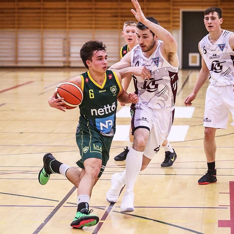 Axel og Friðrik verjast Skallanum Gabriel í leik í Síkinu í febrúar. MYND: HJALTI ÁRNA