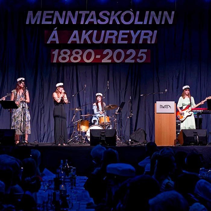 Hljómsveitin Skandall á útskrifarhátíð MA þann 17. júní. MYND AF FACEBOOK