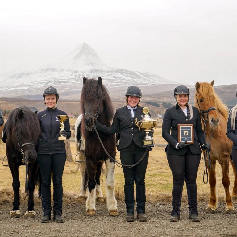 Verðlaunahafar Skeifudagsins: Björn Ingi Ólafsson, Elínborg Árnadóttir, Helga Rún Jóhannsdóttir, Steindóra Ólöf Haraldsdóttir og Laufey Rún Sveinsdóttir. Myndir af FB síðu LBHÍ.