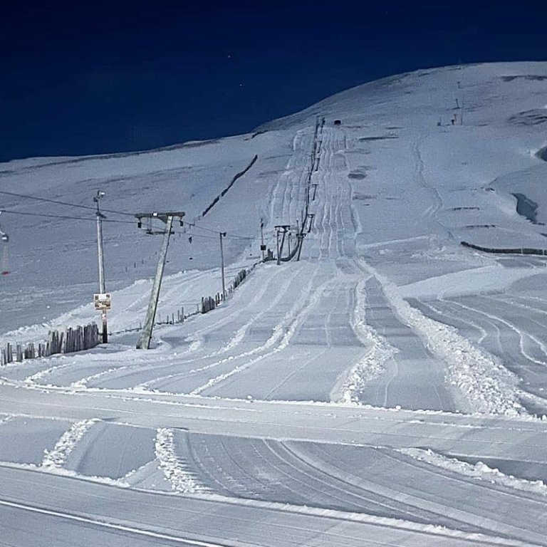 Snjór, snjór, snjór og meiri snjór. Mynd af skíðasvæðinu í Tindastóls frá því í gærkvöldi. MYND AF FB