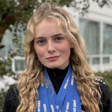 Súsanna með verðlaunin sín eftir Unglingalandsmótið í sumar. Mynd tekin af heimasíðu UMSS.