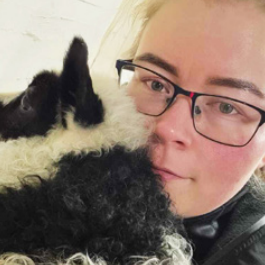 Margrét með lamb í fanginu. Myndir aðsendar.