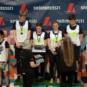 Frá verðlaunaafhendingu í gær. Lið Lágafellsskóla, Grunnskóla Húnaþings vestra og Akurskóla. Skjáskot af vef Ríkissjónvarpsins