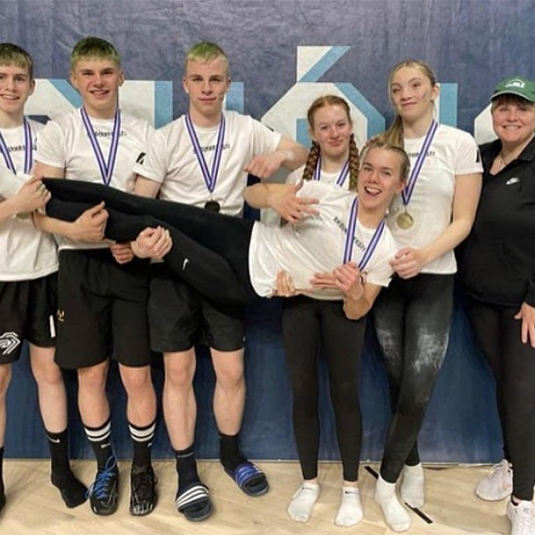 Lið Varmahlíðarskóla í Skólahreysti 2023 ásamt Línu þjálfara. MYND AF SÍÐU VARMAHLÍÐARSKOLA