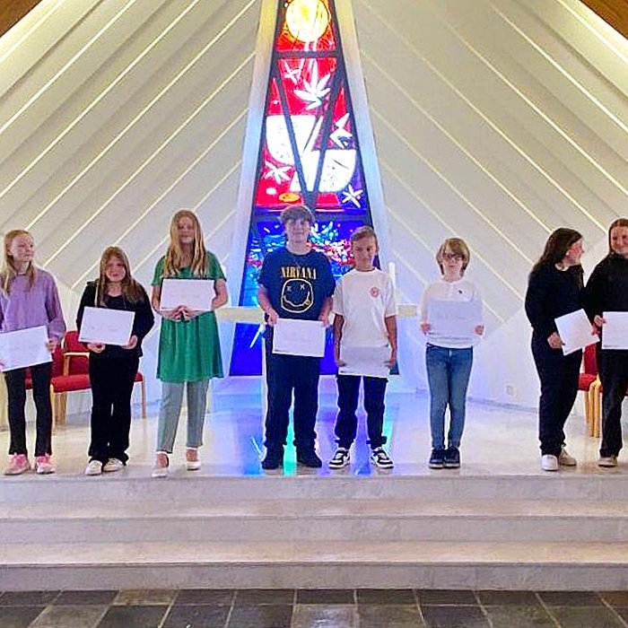 Nemendur í 5. og 6. bekk við skólaslitin sem fóru fram í Hólaneskirkju.  MYND AF SÍÐU HÖFÐASKÓLA