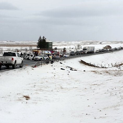 Mynd frá vettvangi umferðarslyss sem var við Stóru-Giljá fyrir stundu. Aðsend mynd.