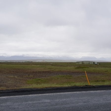 Það gránaði í fjöllum í nótt eins og sést á myndinni sem tekin var í morgun af fjallgarðinum austan Hérassðsvatna. Mynd: PF.