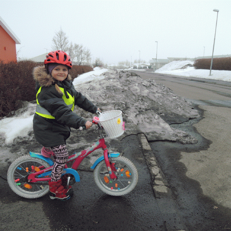 Snjóruðningar byrgja víða sýn