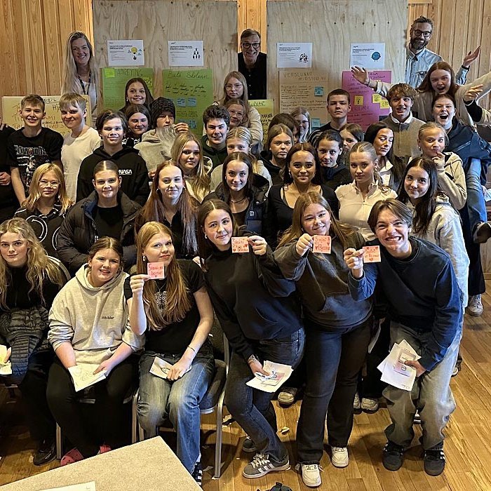 Flottir fulltrúar unga fólksins á Norðurlandi vestra ásamt Láru, Erlingi og Þorsteini. MYND AF SSNV.IS