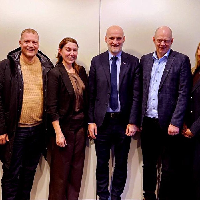 Stjórn SSNV ásamt framkvæmdastjóra og innviðaráðherra.