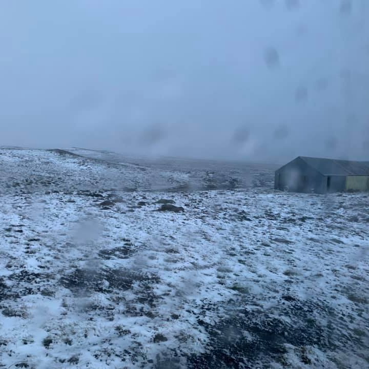 Svona var staðan við Álkuskála í morgun er gangnamenn vöknuðu í dagrenningu. Mynd: Jón Gíslason.