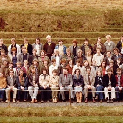 Starfsfólk og nemendur skólans vorið 1980. Mynd: fnv.is