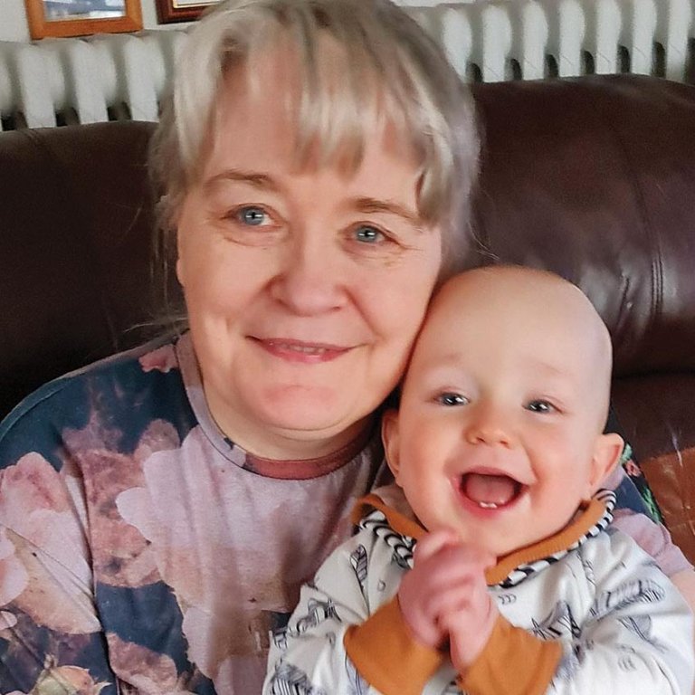 Stella með ömmustrákinn, Kristófer Eld Þrastarson.   MYND AÐSEND