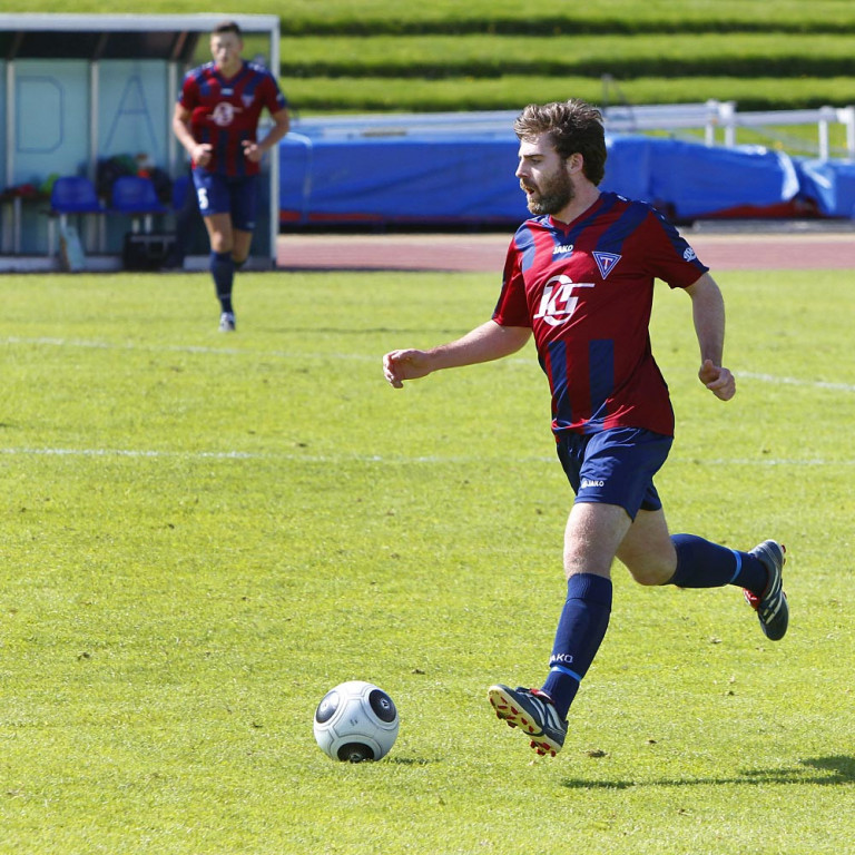 Þjálfari Tindastóls, Stephen Walmsley, sefur sennilega ekki vel í nótt eftir að hafa tekið Gerrard-fall á lokamínútunni gegn Magna.  MYND: ÓAB