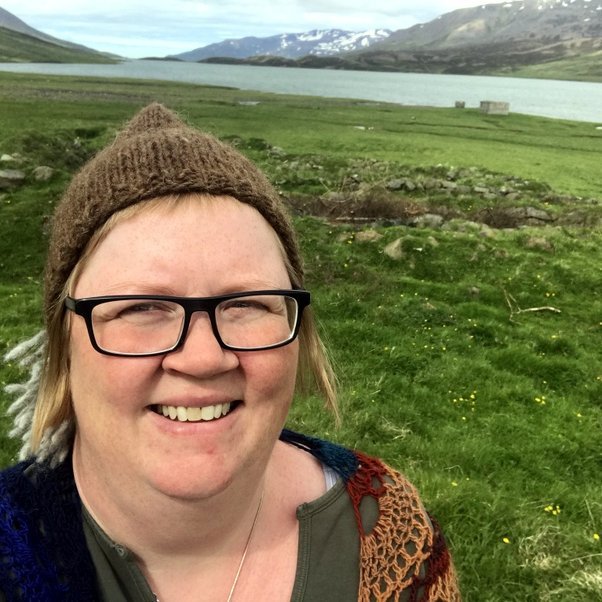 Kristín Sigurrós, svæðisleiðsögumaður, við Tunguvatn.