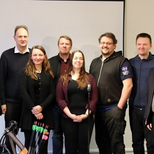 Fyrsta stjórn Bogfimisambands Íslands ásamt þingforseta og framkvæmdastjóra ÍSÍ. Frá vinstri: Líney Rut Halldórsdóttir framkvæmdastjóri, Albert Ólafsson, Astrid Daxböck, Ólafur Gíslason nýkjörinn formaður, Ásdís Lilja Hafþórsdóttir, Guðmundur Örn Guðjónsson, Alfreð Birgisson og Hafsteinn Pálsson 2. varaforseti ÍSÍ. Mynd: isi.is.