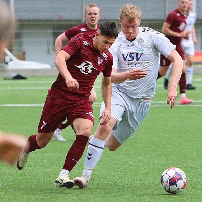 David Bercedo brýst upp hægri kantinn í gær. MYND: ÓAB