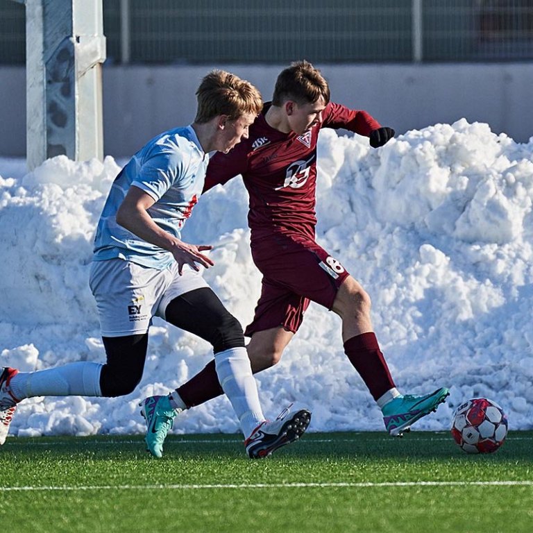 Viktor Smári geysist upp vinstri kantinn. MYND: SIGURÐUR IINGI