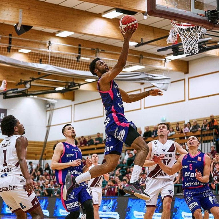 Það var hörkustemning í Síkinu í gærkvöldi og boðið upp á toppskemmtun. MYND: SIGURÐUR INGI