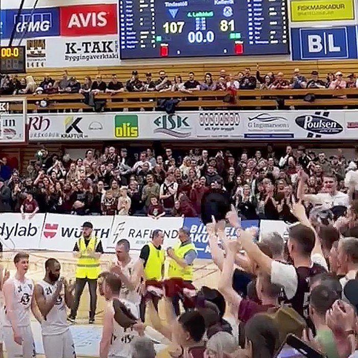 Það var gæsahúðarmóment að sjá Stólunum fagnað í troðfullu Síkingu í kvöld. SKJÁSKOT