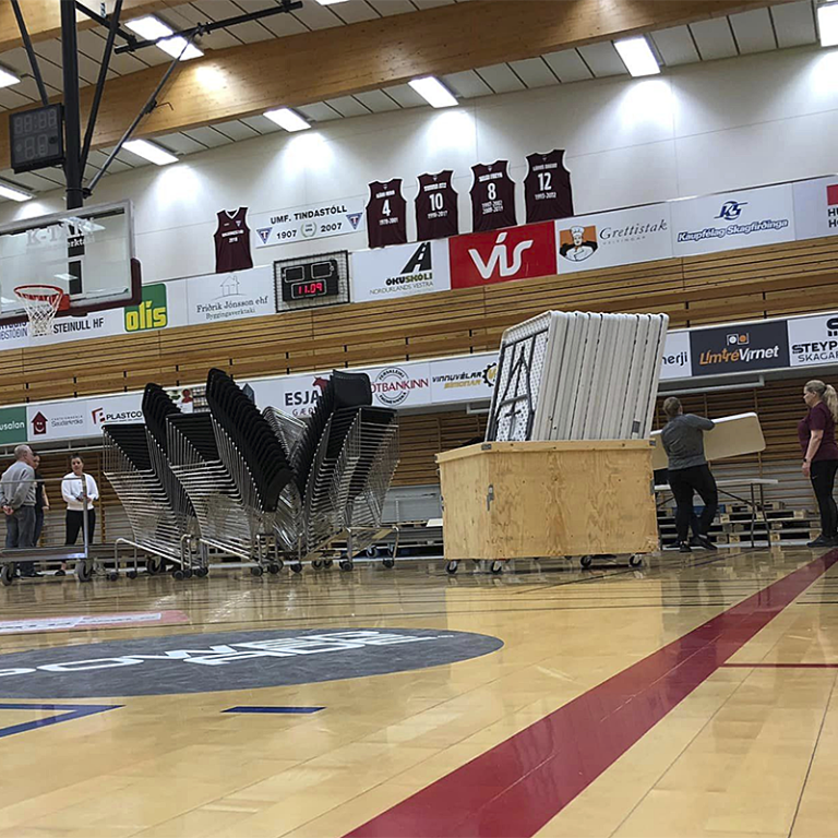 Það eru nokkur handtökin sem þarf að inna af hendi þegar stórleikur er í Síkinu. MYND: GÚSTI KÁRA