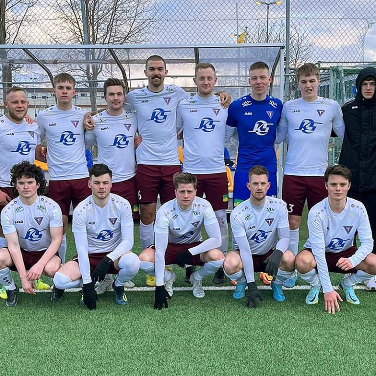 Tindastólsmenn kátir á Greifavellinum. MYND: LEE ANN