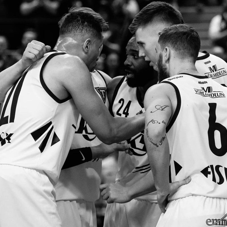 Stólarnir eru í erfiðleikum. Þeir þurfa að vinna sinn leik gegn Hvergerðingum í síðustu umferð Subway-deildarinnar 2. apríl og vonast til að Álftnesingar vinni Hött. Annars eru strákarnir okkar komnir í sumarfrí. MYND: DAVÍÐ MÁR