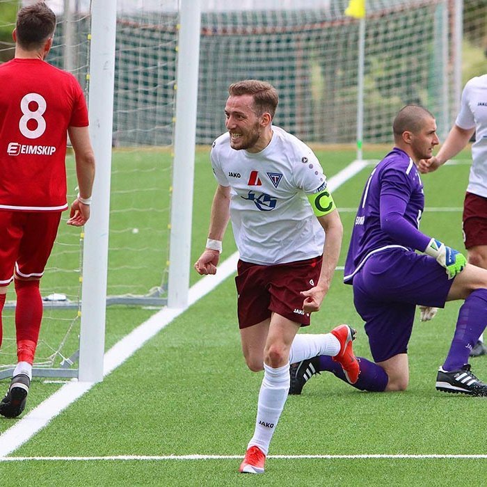 Benni eftir að hafa skorað sigurmarkið í leiknum. MYNDIR: ÓAB