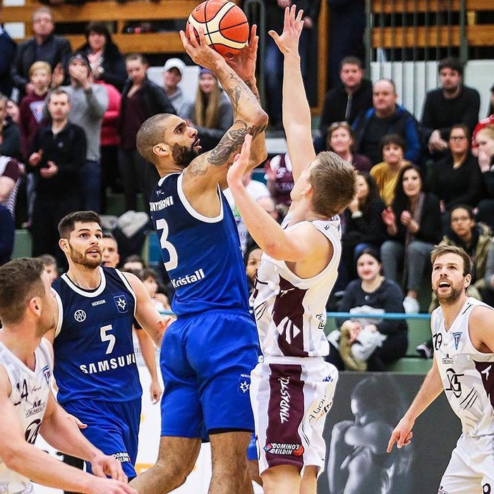 Úr leik Tindastóls og Stjörnunnar í Geysisbikarnum í janúar sem Stjarnan vann örugglega. Tekst Stólunum að hefna fyrir tapið í kvöld? MYND: HJALTI ÁRNA