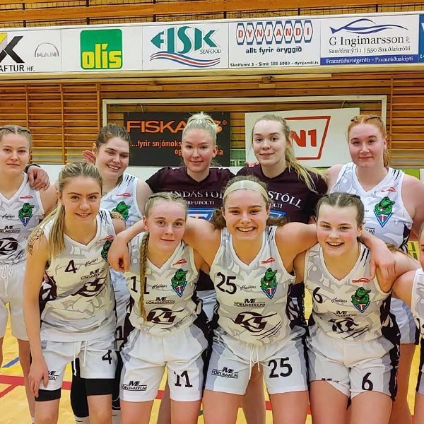 Stólastúlkur hæstánægður að loknum góðum sigri í dag. MYND AF FB KKD. TINDASTÓLS