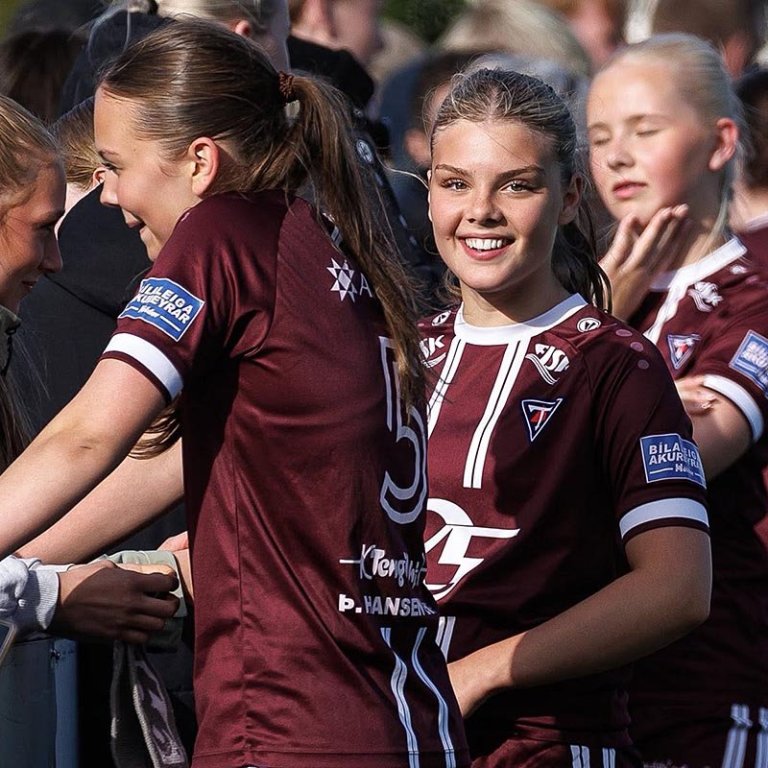 Fjölmennum á völlinn og hvetjum stelpurnar okkar! MYND: DAVÍÐ MÁR
