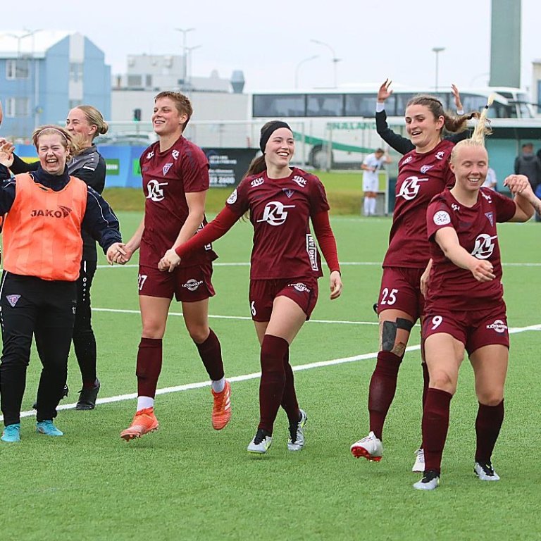 Sigurinn var sætur og vel fagnað í leikslok. MYND: ÓAB