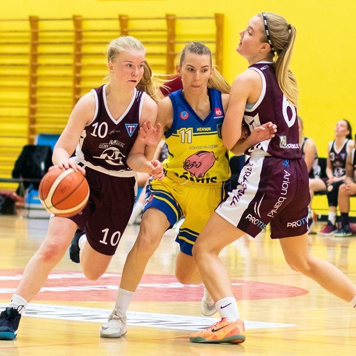 Úr leik Fjölnis og Tindastóls á laugardag. MYND AF KARFAN.IS