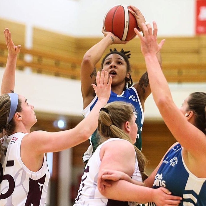 Astaja undirbýr skot að körfu Stólastúlkna. Hún gerði 47 stig í leiknum fyrir gestina. MYND: HJALTI ÁRNA