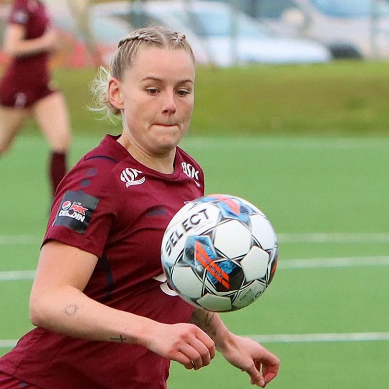 Hugrún gerði mark Stólastúlkna í gærkvöldi eftir laglega sókn Tindastóls. Hér er hún að elta bolta í leiknum gegn Fylki á dögunum. MYND: ÓAB