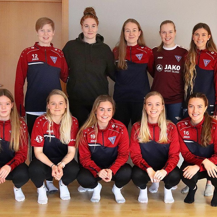 Stúlkurnar sem skrifuðu undir samning við Tindastóls sl. sunnudag. Efri röð frá vinstri:  Margrét Rún, Ingibjörg Fjóla, Bergljót Ásta, Bryndís Rut og Kristrún María. Neðri röð: Magnea Petra, Hugrún, Birna María, Sólveig Birta og Anna Margrét. MYNDIR: ÓAB